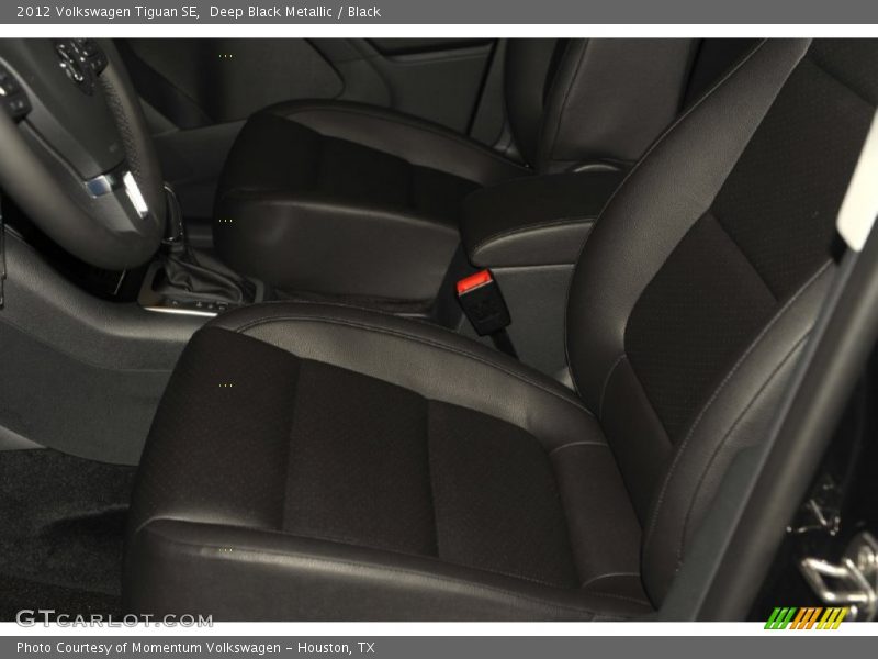 Deep Black Metallic / Black 2012 Volkswagen Tiguan SE