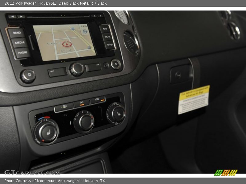 Deep Black Metallic / Black 2012 Volkswagen Tiguan SE