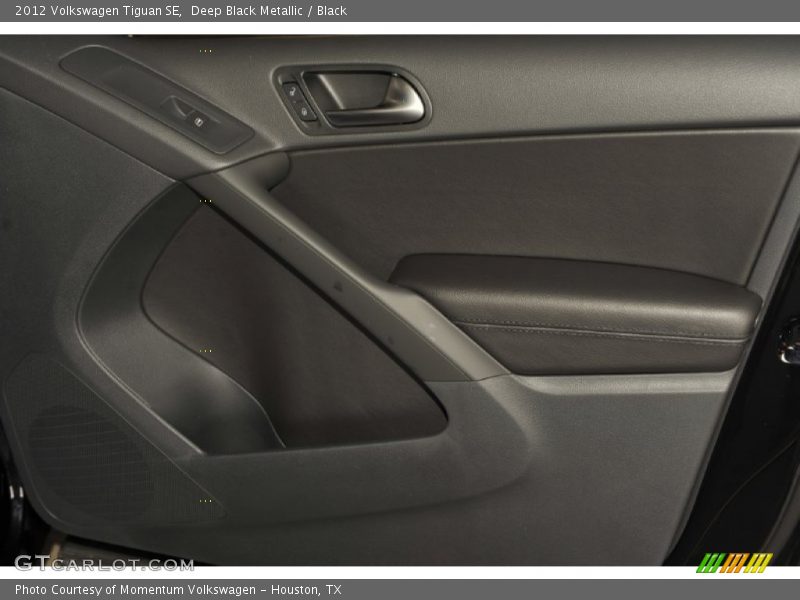 Deep Black Metallic / Black 2012 Volkswagen Tiguan SE