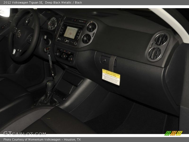 Deep Black Metallic / Black 2012 Volkswagen Tiguan SE