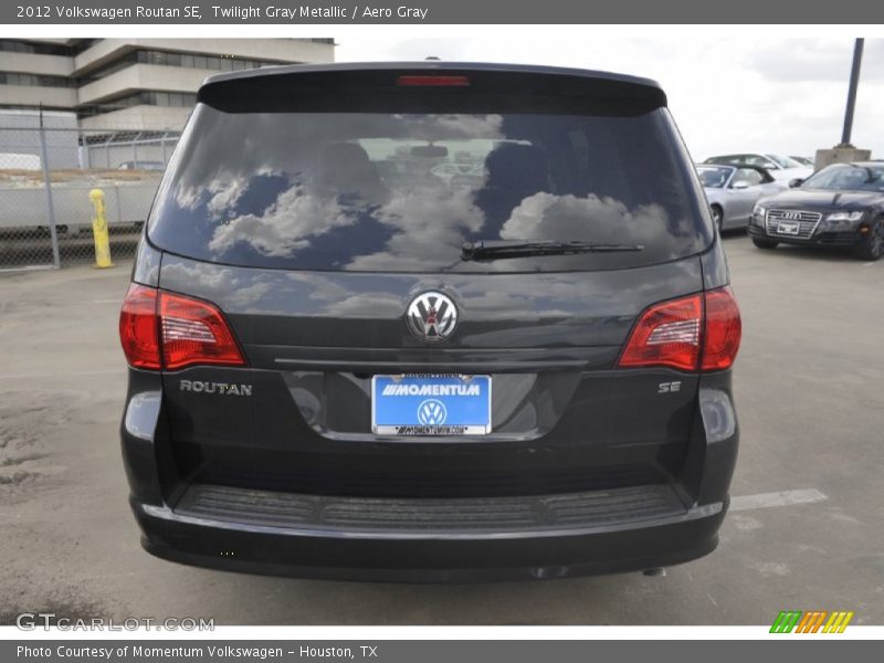 Twilight Gray Metallic / Aero Gray 2012 Volkswagen Routan SE