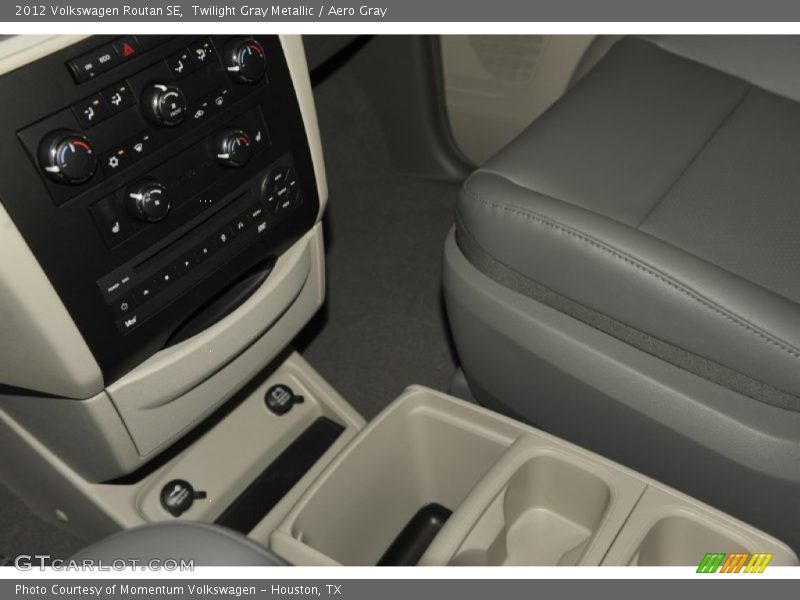 Twilight Gray Metallic / Aero Gray 2012 Volkswagen Routan SE