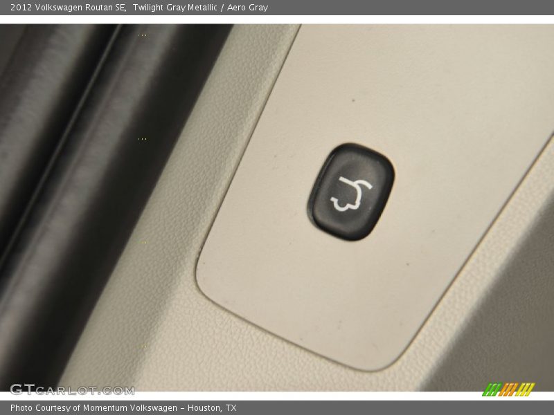 Twilight Gray Metallic / Aero Gray 2012 Volkswagen Routan SE