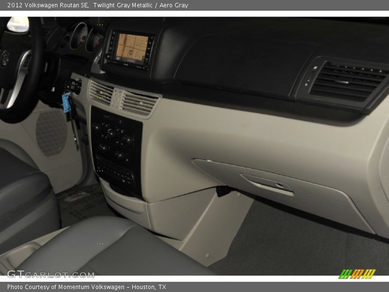 Twilight Gray Metallic / Aero Gray 2012 Volkswagen Routan SE