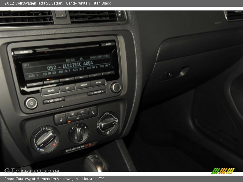 Candy White / Titan Black 2012 Volkswagen Jetta SE Sedan