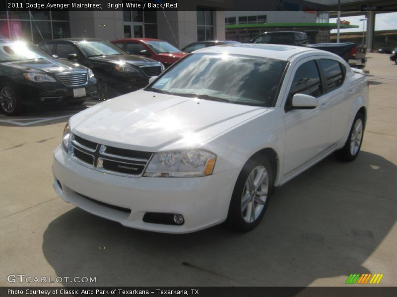 Bright White / Black/Red 2011 Dodge Avenger Mainstreet