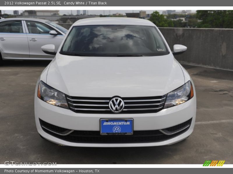 Candy White / Titan Black 2012 Volkswagen Passat 2.5L SE