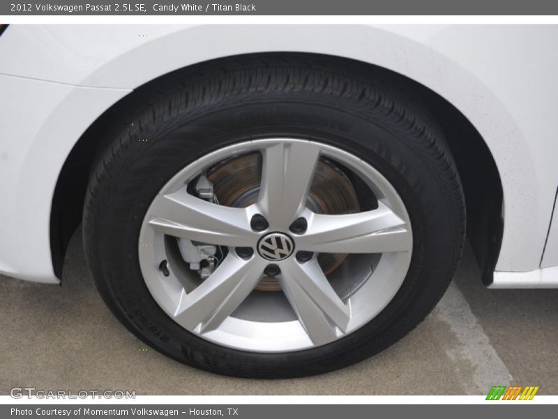Candy White / Titan Black 2012 Volkswagen Passat 2.5L SE