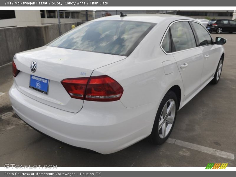 Candy White / Titan Black 2012 Volkswagen Passat 2.5L SE