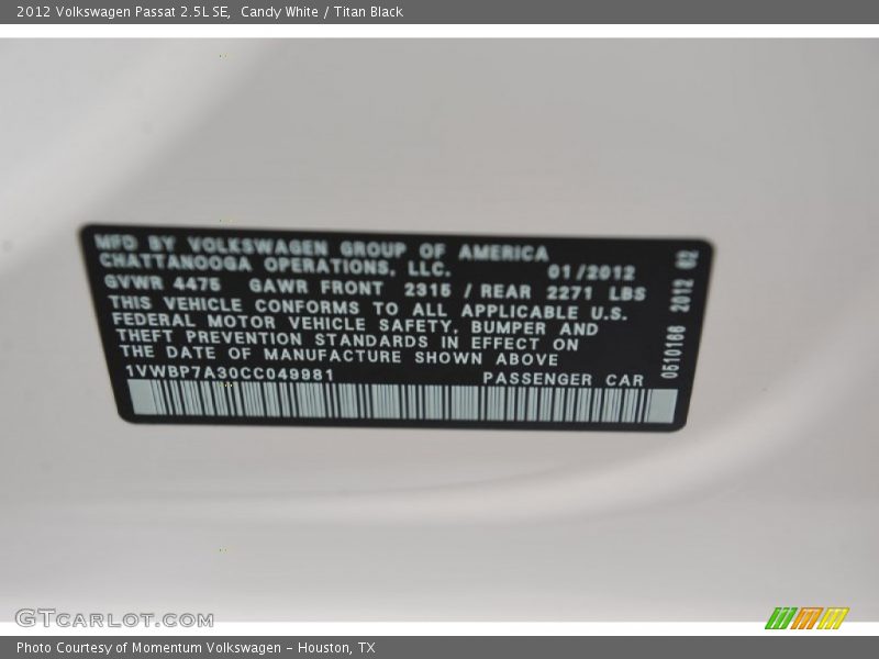 Candy White / Titan Black 2012 Volkswagen Passat 2.5L SE