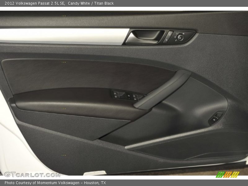 Candy White / Titan Black 2012 Volkswagen Passat 2.5L SE