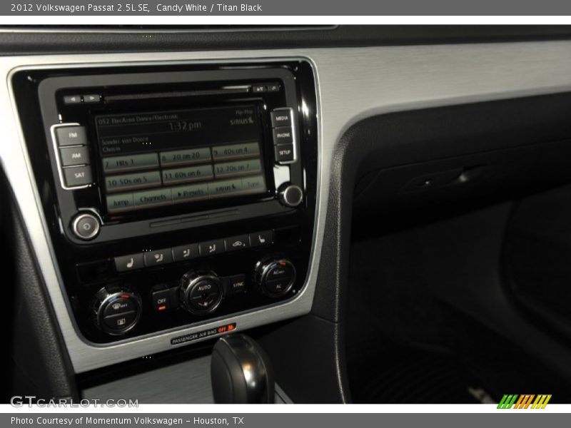 Candy White / Titan Black 2012 Volkswagen Passat 2.5L SE