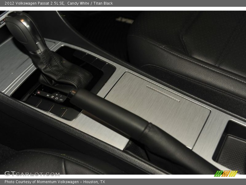 Candy White / Titan Black 2012 Volkswagen Passat 2.5L SE