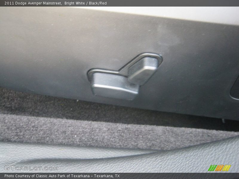 Bright White / Black/Red 2011 Dodge Avenger Mainstreet
