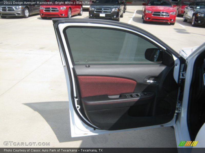 Bright White / Black/Red 2011 Dodge Avenger Mainstreet