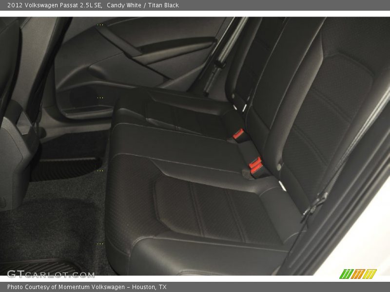 Candy White / Titan Black 2012 Volkswagen Passat 2.5L SE