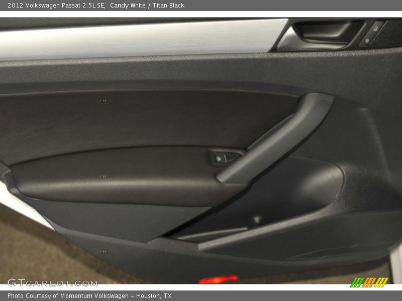 Candy White / Titan Black 2012 Volkswagen Passat 2.5L SE