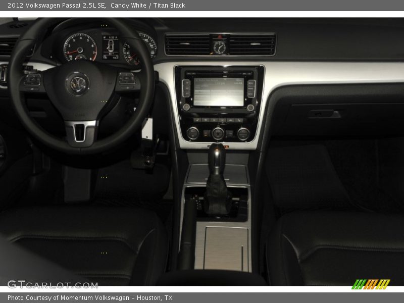 Candy White / Titan Black 2012 Volkswagen Passat 2.5L SE