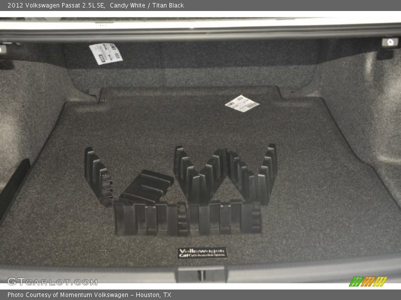 Candy White / Titan Black 2012 Volkswagen Passat 2.5L SE