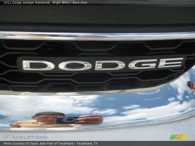 Bright White / Black/Red 2011 Dodge Avenger Mainstreet