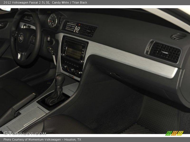 Candy White / Titan Black 2012 Volkswagen Passat 2.5L SE