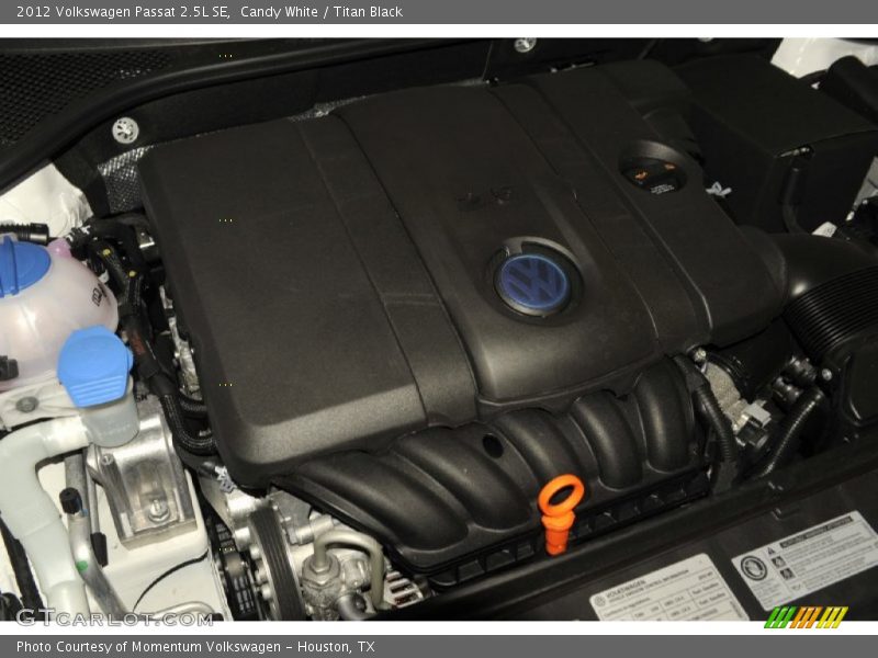 Candy White / Titan Black 2012 Volkswagen Passat 2.5L SE