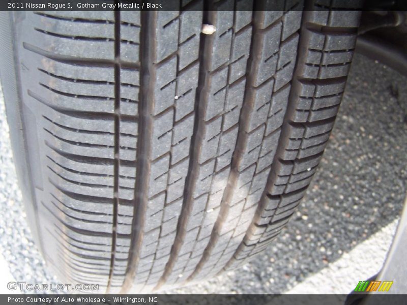 Gotham Gray Metallic / Black 2011 Nissan Rogue S