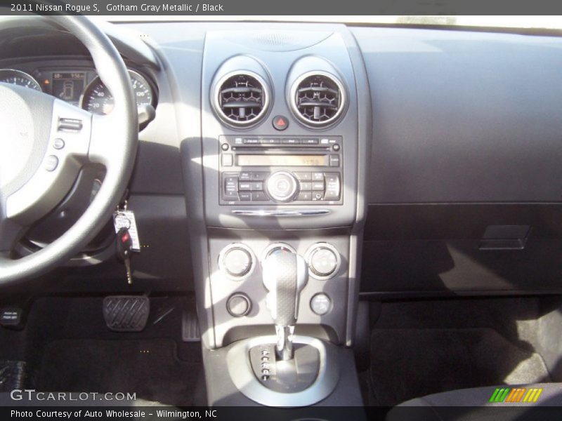 Gotham Gray Metallic / Black 2011 Nissan Rogue S