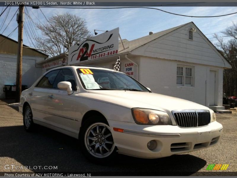 Nordic White / Black 2001 Hyundai XG300 L Sedan