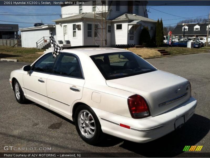 Nordic White / Black 2001 Hyundai XG300 L Sedan