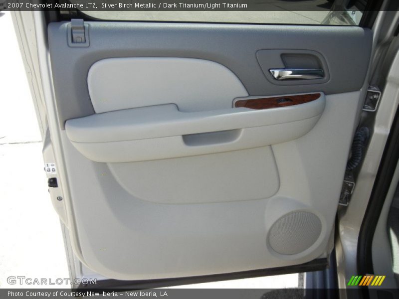 Silver Birch Metallic / Dark Titanium/Light Titanium 2007 Chevrolet Avalanche LTZ