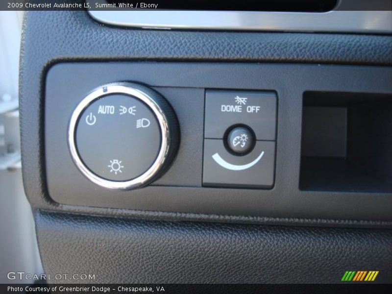 Summit White / Ebony 2009 Chevrolet Avalanche LS