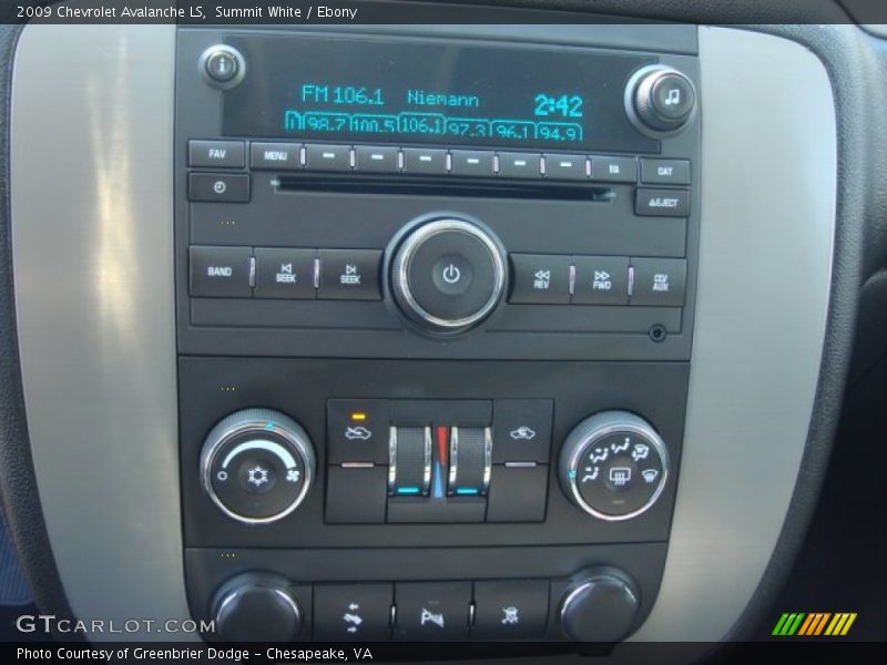 Summit White / Ebony 2009 Chevrolet Avalanche LS