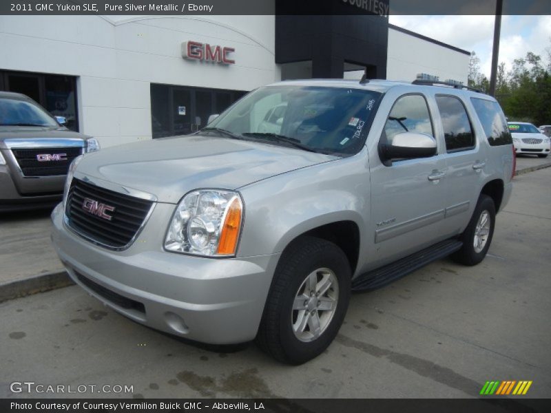 Pure Silver Metallic / Ebony 2011 GMC Yukon SLE