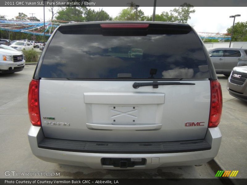 Pure Silver Metallic / Ebony 2011 GMC Yukon SLE