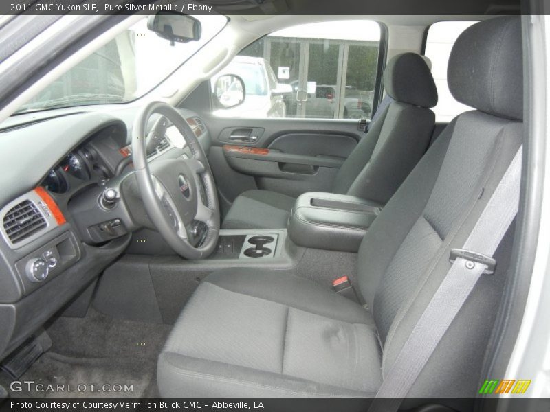 Pure Silver Metallic / Ebony 2011 GMC Yukon SLE