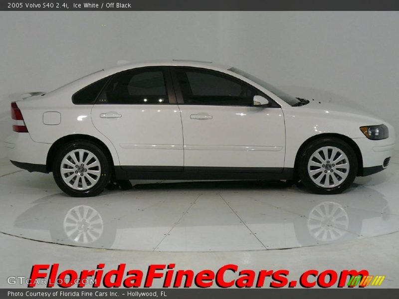 Ice White / Off Black 2005 Volvo S40 2.4i
