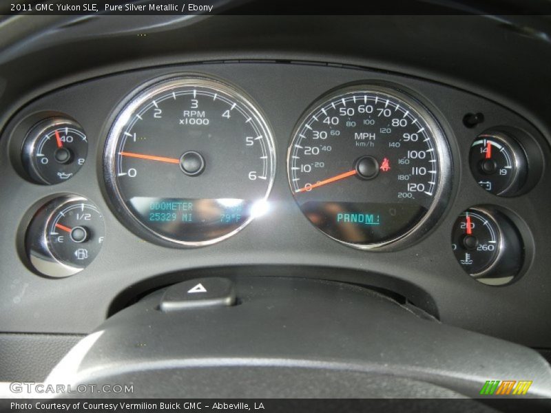 Pure Silver Metallic / Ebony 2011 GMC Yukon SLE