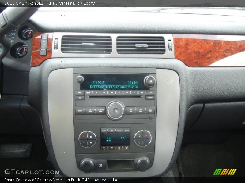 Pure Silver Metallic / Ebony 2011 GMC Yukon SLE