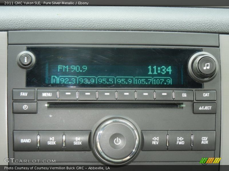 Pure Silver Metallic / Ebony 2011 GMC Yukon SLE