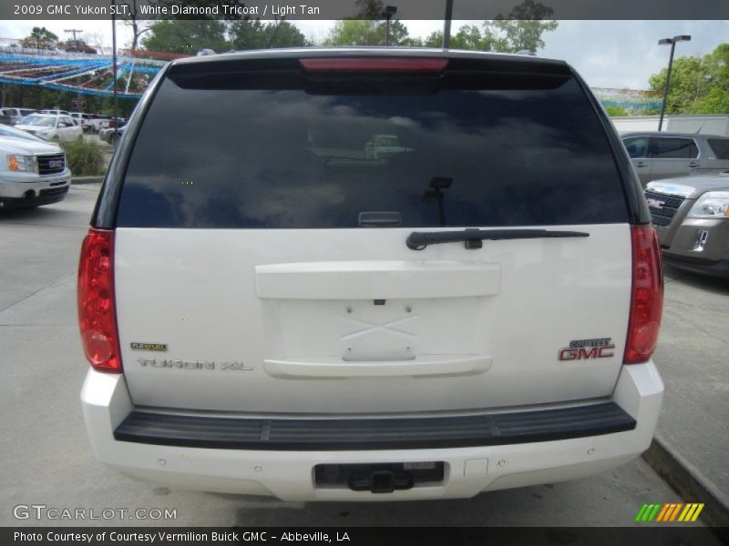 White Diamond Tricoat / Light Tan 2009 GMC Yukon SLT