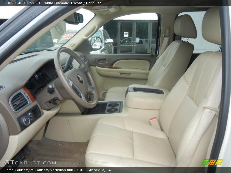 White Diamond Tricoat / Light Tan 2009 GMC Yukon SLT