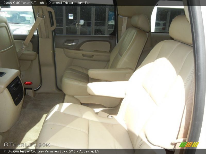 White Diamond Tricoat / Light Tan 2009 GMC Yukon SLT