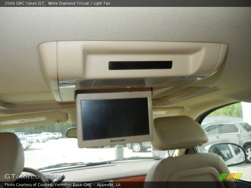 White Diamond Tricoat / Light Tan 2009 GMC Yukon SLT