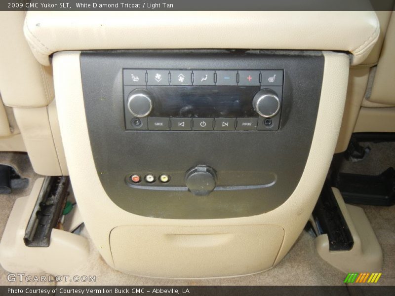 White Diamond Tricoat / Light Tan 2009 GMC Yukon SLT