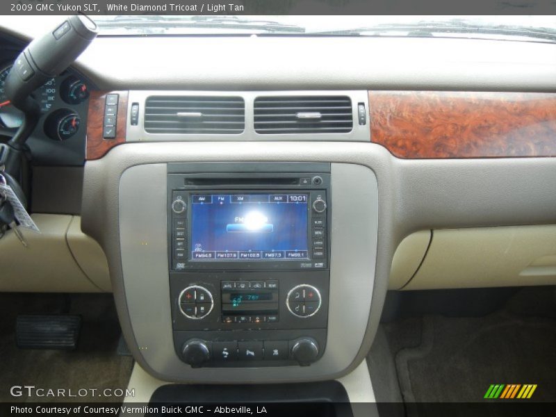 White Diamond Tricoat / Light Tan 2009 GMC Yukon SLT