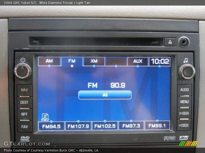 White Diamond Tricoat / Light Tan 2009 GMC Yukon SLT