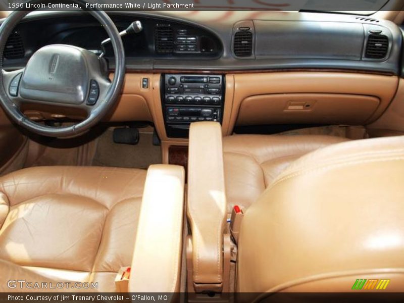 Performance White / Light Parchment 1996 Lincoln Continental