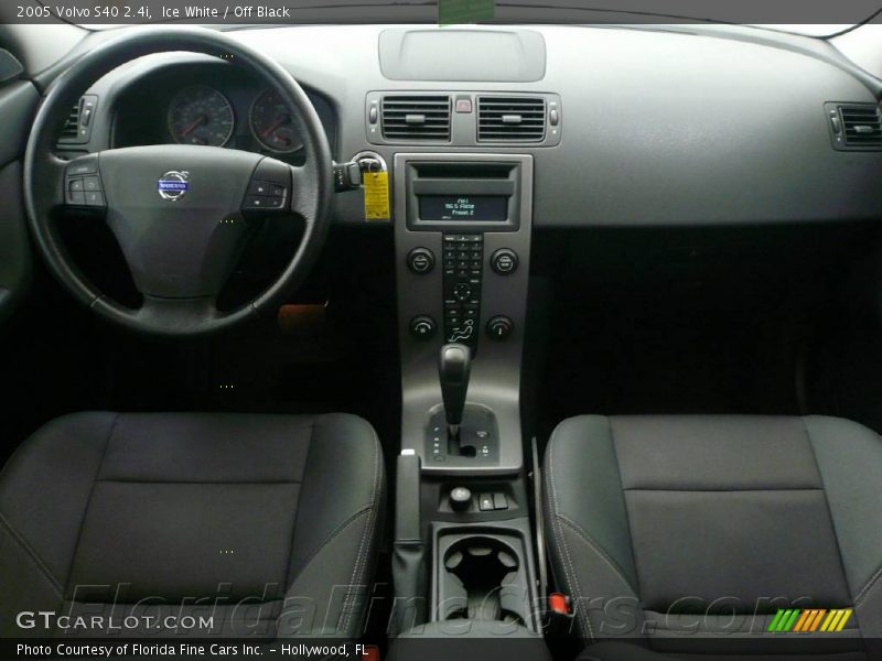 Ice White / Off Black 2005 Volvo S40 2.4i