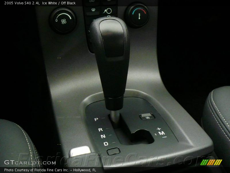 Ice White / Off Black 2005 Volvo S40 2.4i